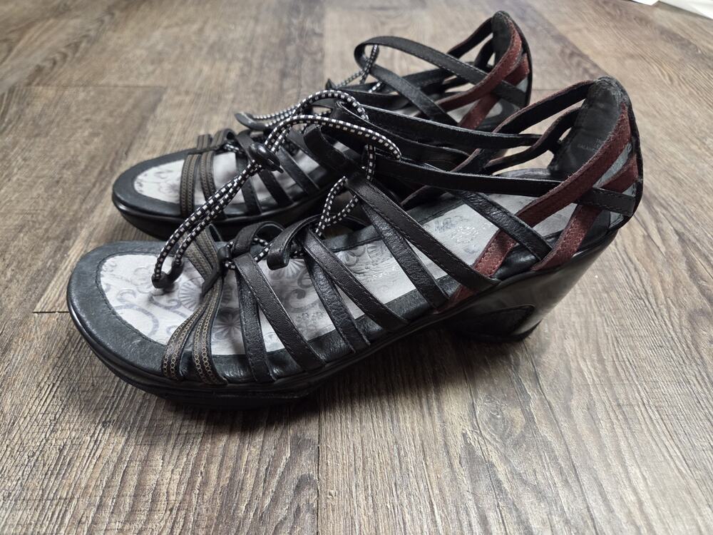 Jambu Troy Black Gray Red Heels Shoes Strappy Sandals Size 7.5